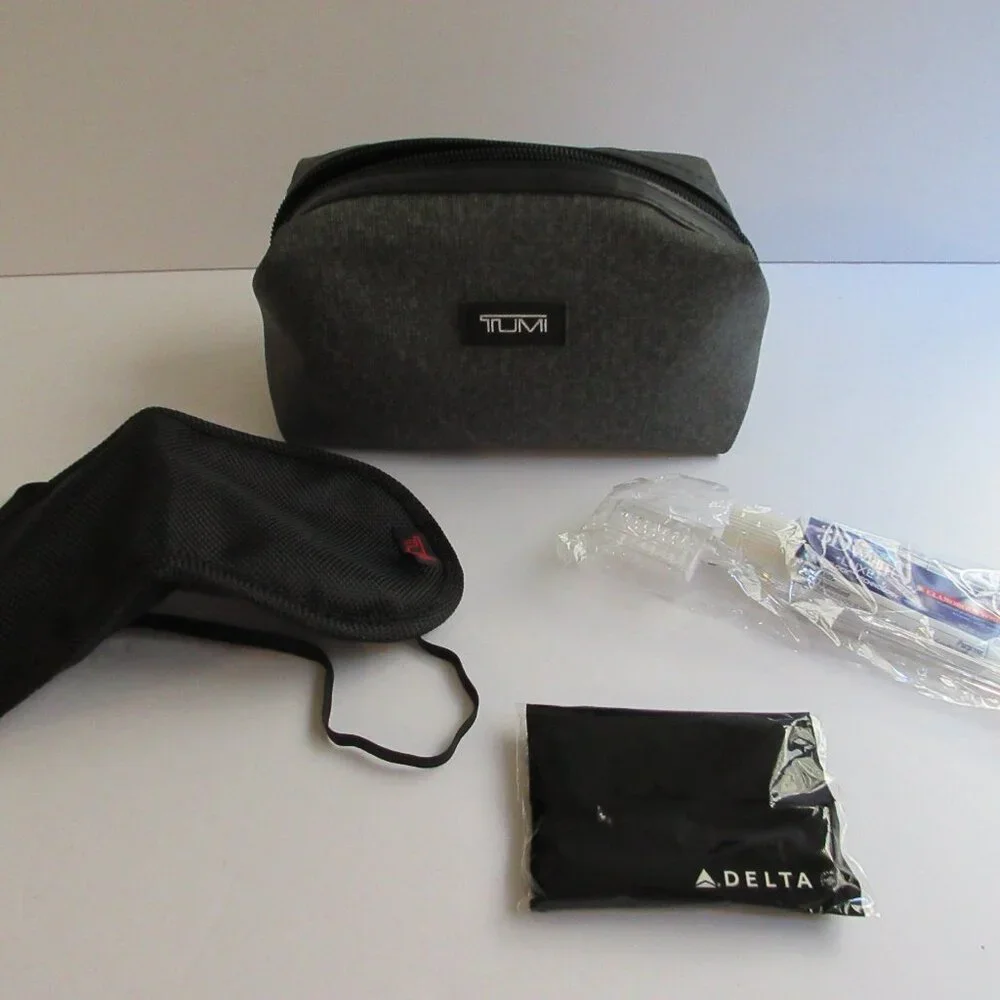 TUMI Delta Air Travel Cosmetic Makeup Case Bag Eye Mask Gray Amenity Kit Zip Top
